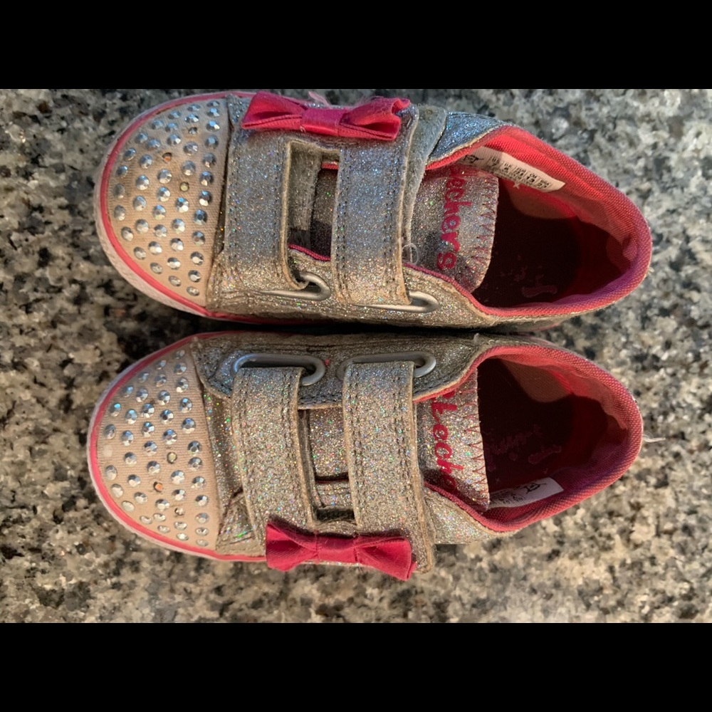 Toddler girls size 7 light up skechers